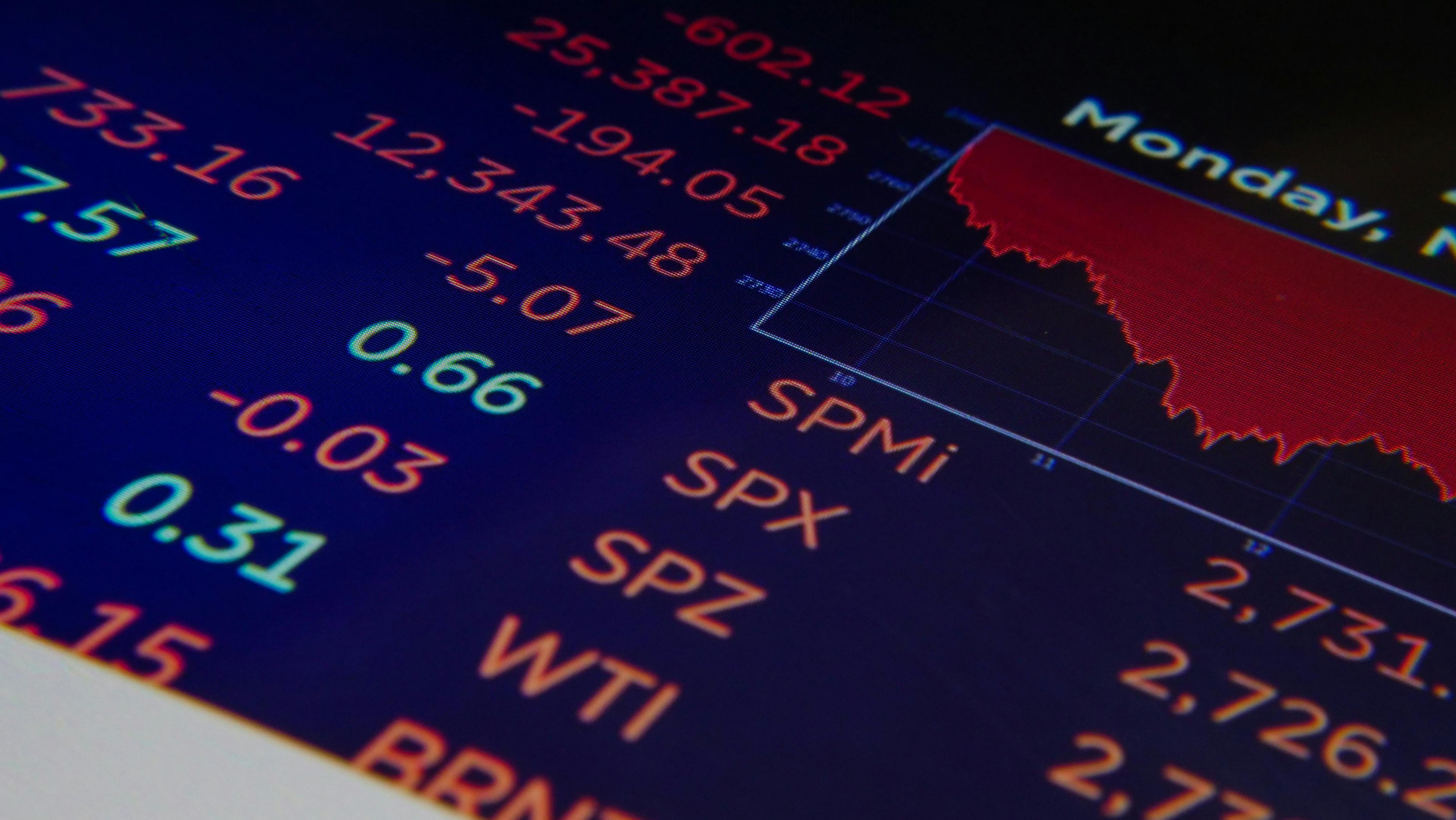 Ibovespa Declines 0.41% Amid US Tariffs; Dollar Hits R$ 5.54 as Inflation Rises